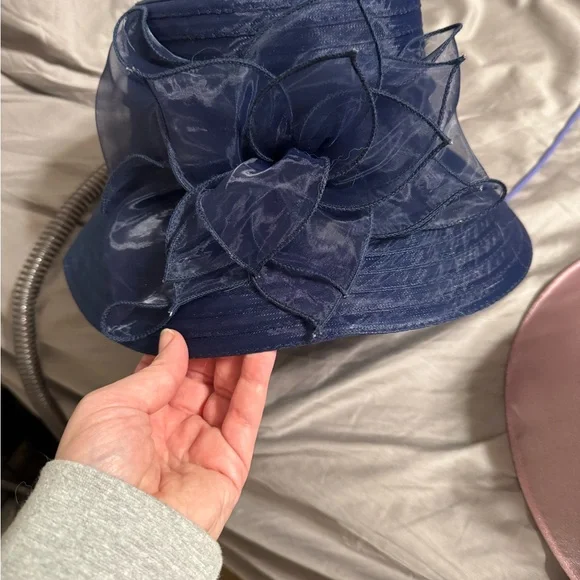 Derby Hats with Bows - Picture 2 of 5